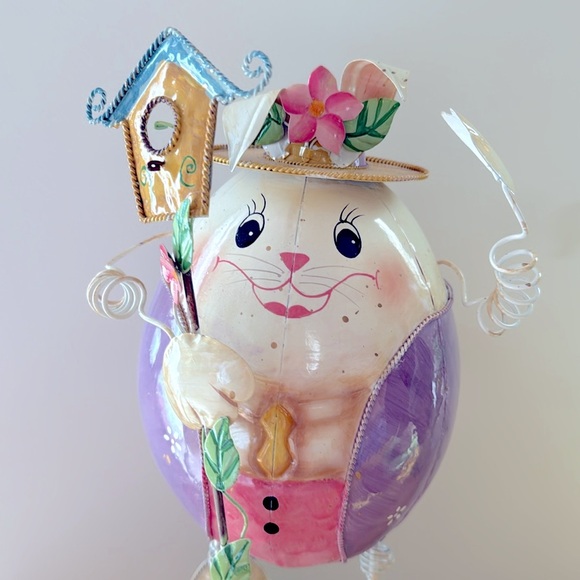 Bouncing metal Easter egg bunny. Inner coil makes him wobble & shake - Picture 5 of 5